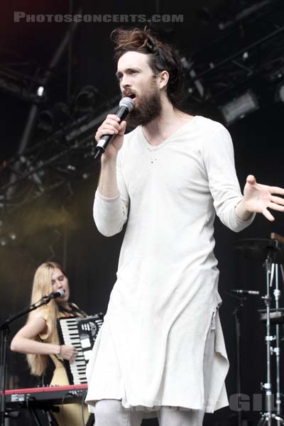 EDWARD SHARPE AND THE MAGNETIC ZEROS - 2011-08-26 - SAINT CLOUD - Domaine National - Scene Pression Live - 